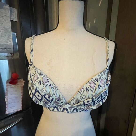 Victoria's Secret Swim Top - Picture 1 of 4